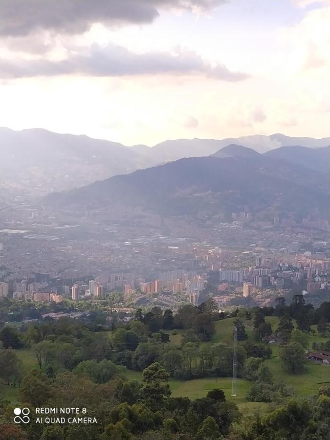 Pa Pasiar Hostal Medellin Luaran gambar